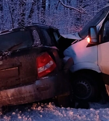 Під Харковом автобус потрапив у ДТП: пасажирів госпіталізували