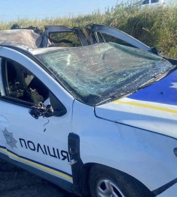Російський дрон поцілив по поліцейському авто на Запоріжжі: 3 поранених