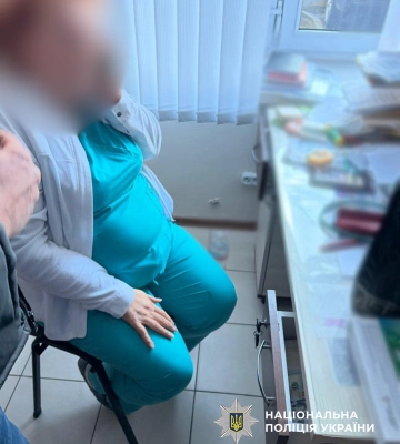 На Одещині лікарка вимагала від пацієнта 1600 доларів США за сприяння в оформленні інвалідності ІІІ групи