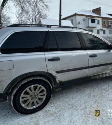 У Гайвороні водій Volvo здавав назад та збив літню жінку