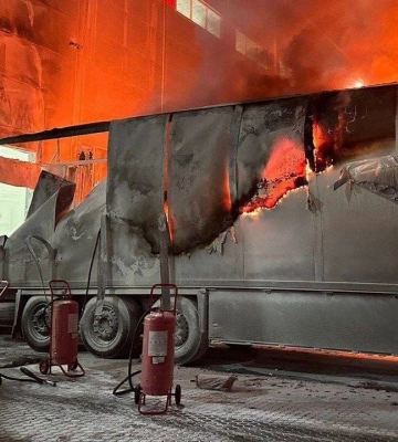 Згоріли посилки на 2,3 млн грн: уламки дрона впали біля термінала "Нової пошти"