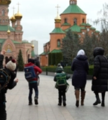 Показують російські фільми та вчать російських пісень: у Києві при монастирі УПЦ МП діє підпільна школа