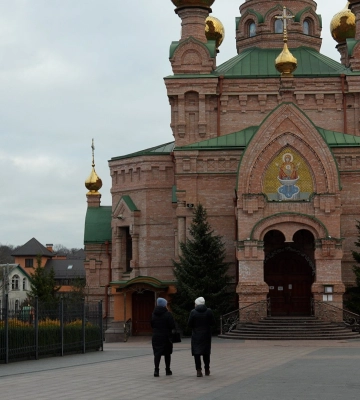 «Слідство.Інфо»: у підпільній школі при монастирі УПЦ МП у Києві діти вчаться за радянською програмою