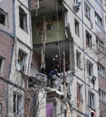 Росія атакувала Дніпро безпілотниками, пошкоджена багатоповерхівка – ОВА