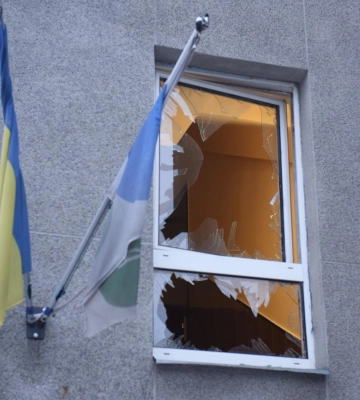 У Дніпрі внаслідок нічної атаки пошкоджено будівлю податкової служби