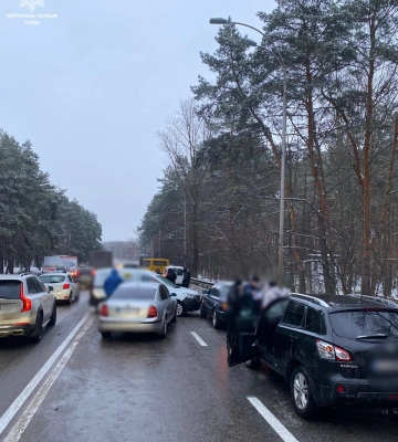 У Києві сталася ДТП за участю 13 авто