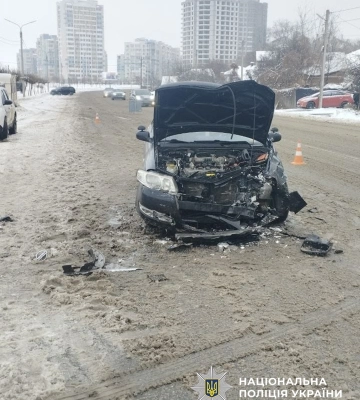 Травми отримали двоє людей: у поліції розповіли деталі ДТП у Черкасах (ФОТО)