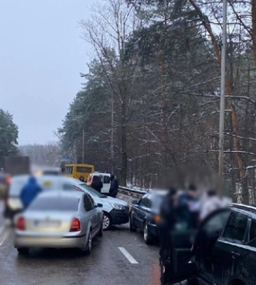 В Киеве произошло массовое ДТП с участием 13 авто