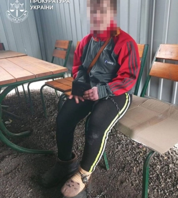 Жінка приковувала ланцюгами до ліжка неповнолітню на Кіровоградщині