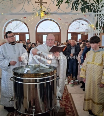 Як у церкві Перечина Богоявлення Господнє відзначили та воду освячували