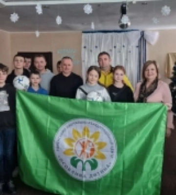 Вихованців Рівненського навчально-реабілітаційного центру «Особлива дитина» отримали спортивні гостинці