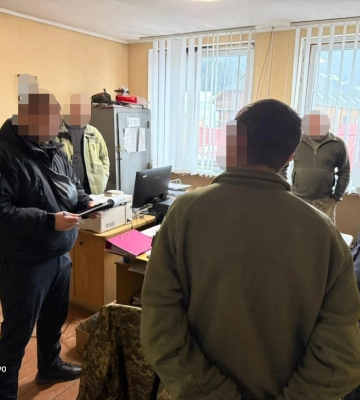 На Івано-Франківщині затримали військовослужбовця ТЦК за побиття чоловіків призовного віку