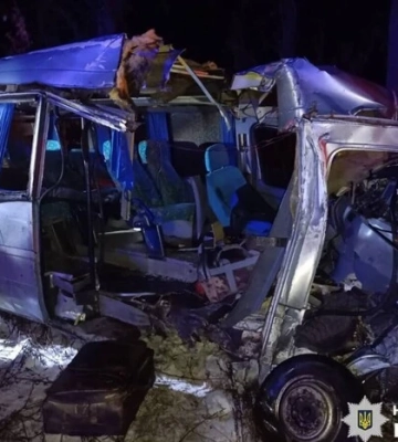 Одна людина загинула, п'ятеро травмованих: на Вінниччині сталася ДТП за участю мікроавтобуса й вантажівки