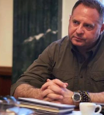 Витратив майже всі свої збереження: Єрмак показав свою зарплату при звільненні