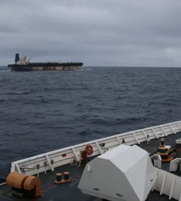 Берегова охорона США показала кадри переслідування танкера Marinera, що йшов під російським прапором — відео