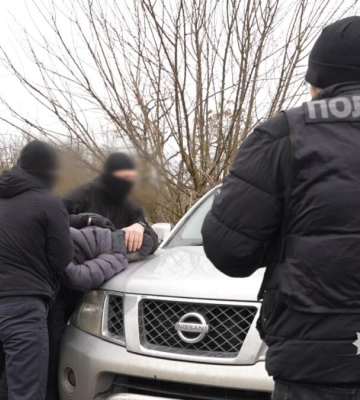 Судитимуть підозрюваних у продажу 50 автомобілів, ввезених під виглядом гуманітарної допомоги
