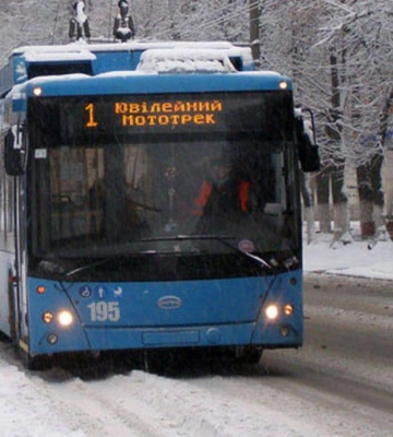 Через снігопад у Рівному можливі обмеження руху електротранспорту