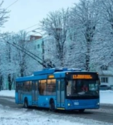У Рівному через погіршення погодних умов можливі обмеження у роботі електротранспорту
