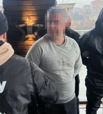 Погрожували розправою: у Дніпрі затримали дох вимагачів