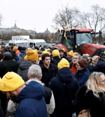У Парижі фермери заблокували вулиці на знак протесту проти торговельної угоди з країнами Південної Америки