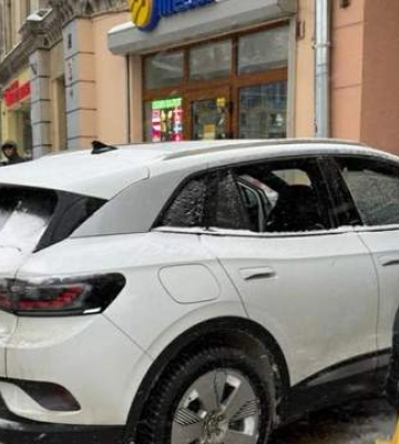 В центре Львова водитель умер за рулем и врезался в дом