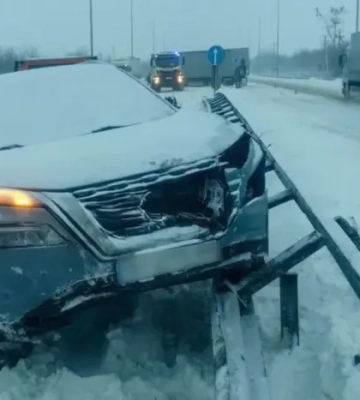 Негода на заході України: снігопад та ожеледиця паралізували рух (фото, відео)