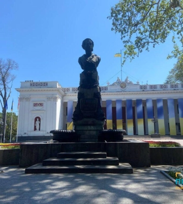 В Одесі зареєстровано петицію з пропозицією замінити бюст Пушкіна на Дональда Трампа