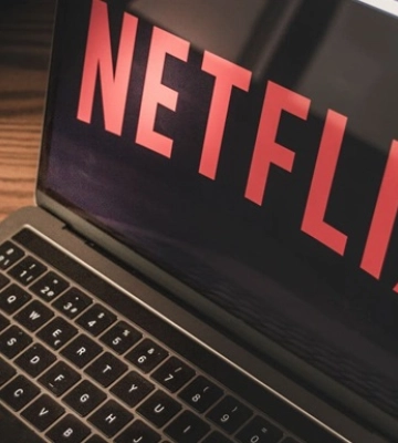 Посмотреть за выходные: десять стоящих мини-сериалов Netflix-2025