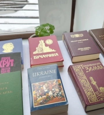 Тернопільський музей презентував унікальні книги та бібліотечні матеріали від українців з Торонто
