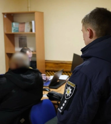 На Сумщині дід упродовж п’яти років ґвалтував малолітню онуку