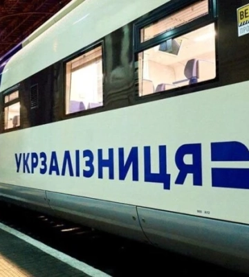 На Київщині знеструмлено залізничну ділянку: низка поїздів затримується