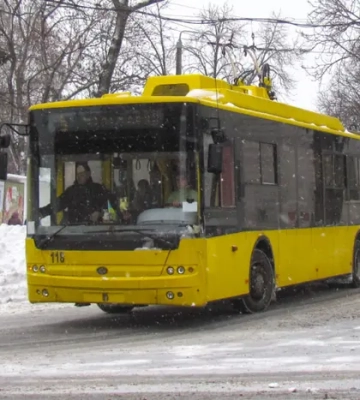 Електротранспорт на лівому березі Києва тимчасово не курсує