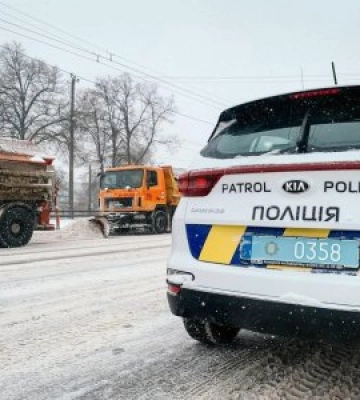 Почти 900 ДТП за сутки: полиция предупредила об ограничениях на дорогах Украины