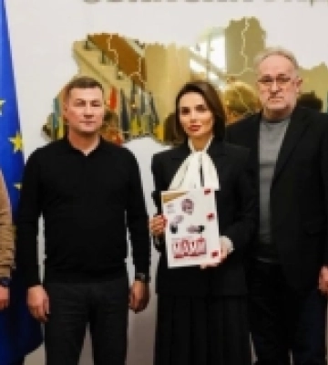 Виставу «Мами» Рівненського драмтеатру покажуть у Хмельницькому