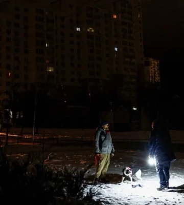 В Киевской области 370 тысяч семей остались без света из-за непогоды и массированного обстрела — ДТЭК