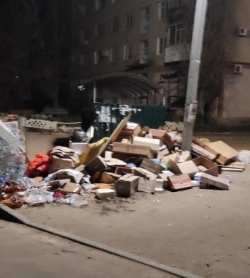 Мусор как бренд города: в Мелитополе дворы превращают в свалки