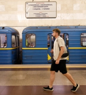 Роботу «червоної» лінії метро в Києві відновили у звичайному режимі