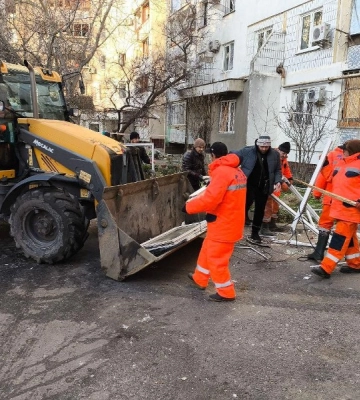 В Одесі комунальники ліквідовують наслідки нічної ворожої атаки