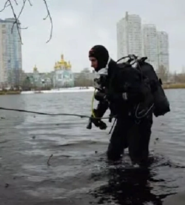 Влучання ракети в озеро Тельбін у Києві: фахівці перевіряють воду на токсичність