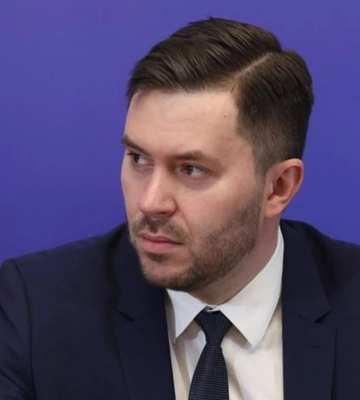 Зеленський звільнив голову НКЦПФР Магомедова