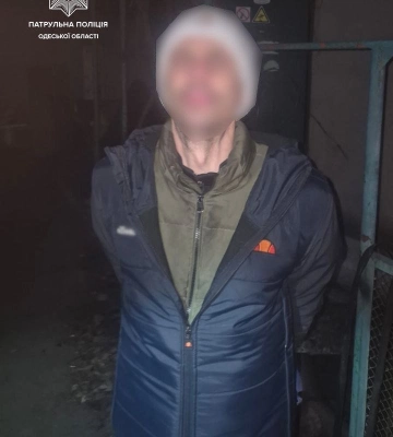 На Одещині чоловік проник до чужої оселі, його затримали на місці