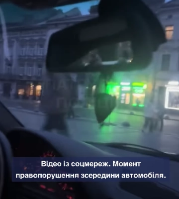 У Львові 21-річний водій їздив по площі перед Оперним театром: його оштрафували