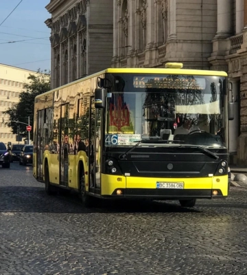 Садовий передав Одесі 10 автобусів