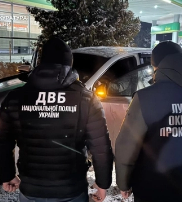 На Волині жителя Рівненщини підозрюють у впливі на іспити в сервісному центрі