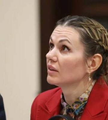 Принесла в суд сапог, потому что не могла его обуть: депутату Скороход сняли электронный браслет