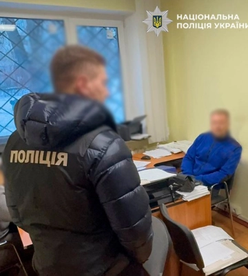 У Києві посадовця комунального підприємства та його спільницю затримано за вимагання хабаря