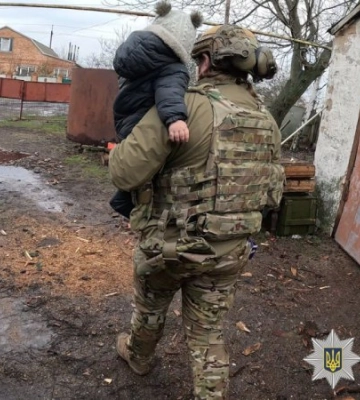 Екіпаж "Білих янголів" евакуювали родину з чотирма дітьми з прифронтової громади Дніпропетровщини