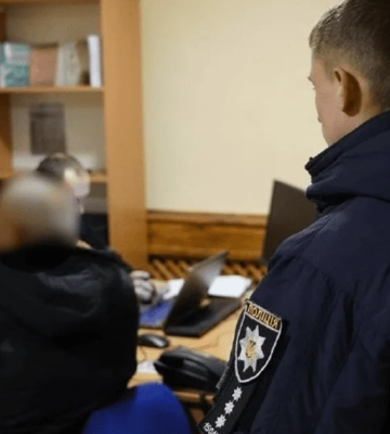 На Сумщині дідусь упродовж 5 років ґвалтував малолітню онуку
