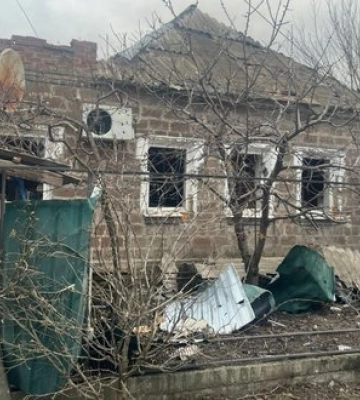 Оккупанты атаковали два района Днепропетровщины: погиб мужчина, повреждены дома, больница, храм и ЛЭП. ФОТОРЕПОРТАЖ