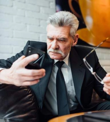 Скільки грошей родичі можуть переказати на картку без проблем із банком
